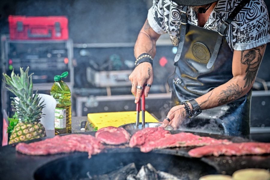 Gastrozážitek v srdci hor. Pojez fest míří do Karlovy Studánky