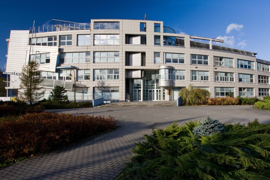 Začíná rekonstrukce obloukové střechy Gymnázia a Obchodní akademie v Orlové
