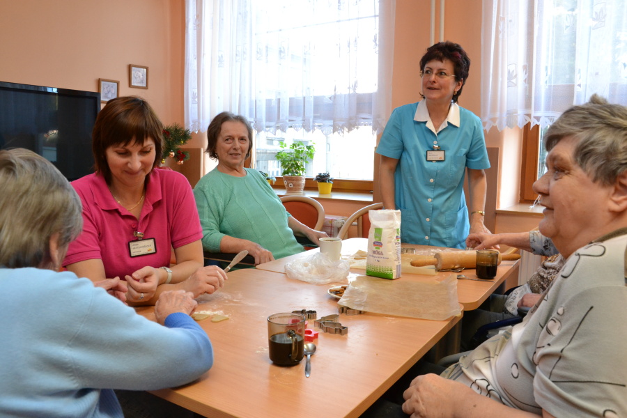 Kraj přispěje na mzdy pracovníků v sociálních službách